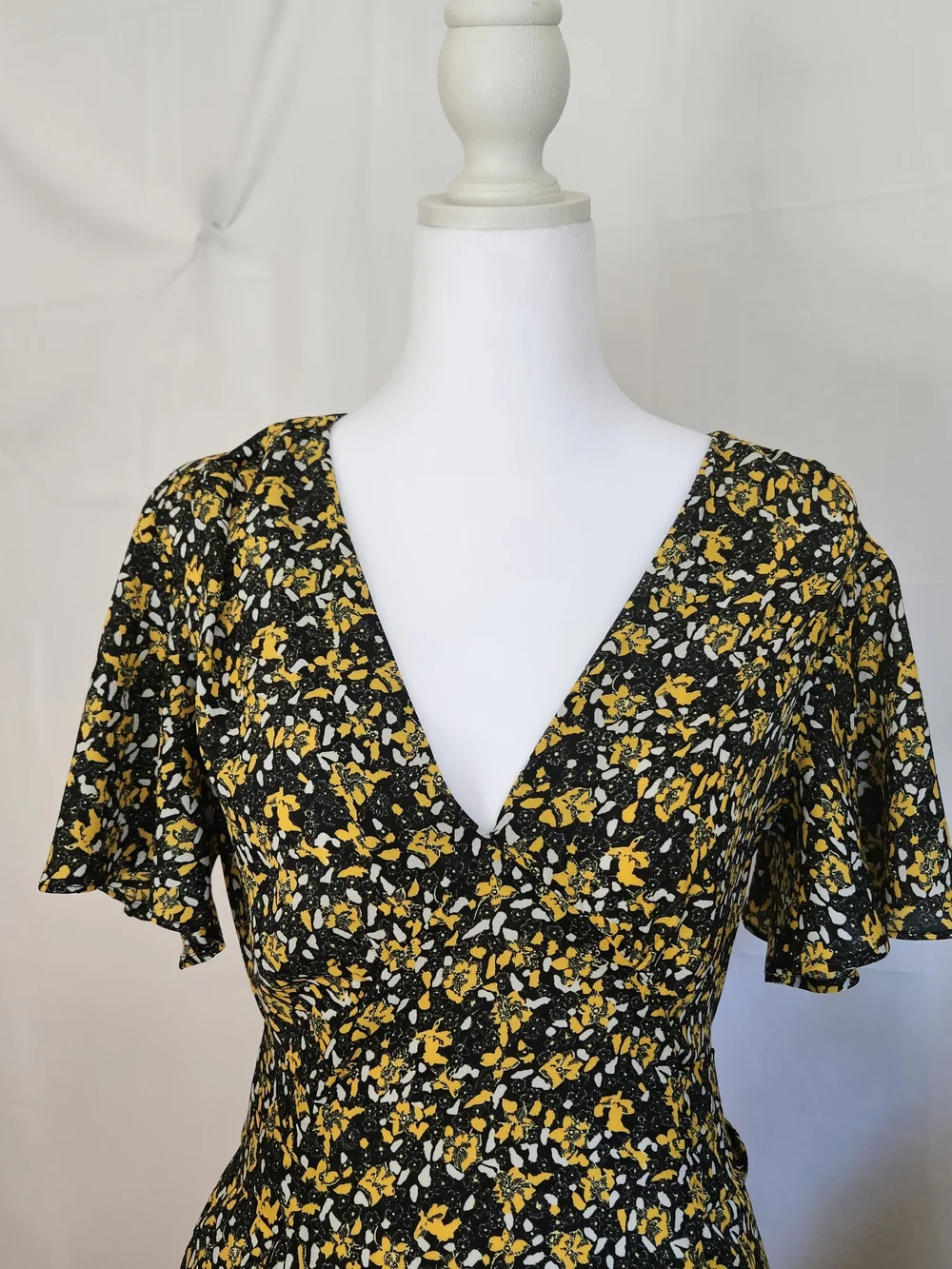 Topshop Floral Wrap Dress Yellow Black Short Ruffle Flutter Sleeve Size US 6 - Picture 7 of 16